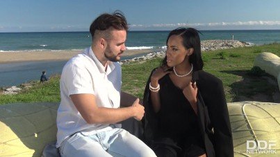 Black babe thanked the stranger with a blowjob