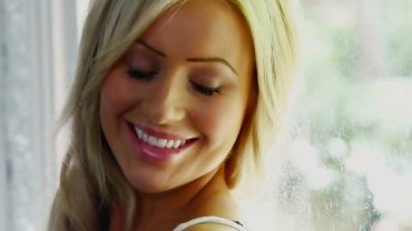 Playboy - blonde, sexy and powerful @ season 2, ep. 8