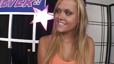 Mofos - rhiannon alize outlasts the competition