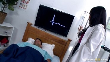 Brazzers - horny doctor takes advantage of her patients
