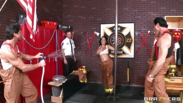 Brazzers - emily proves she can hang with the boys