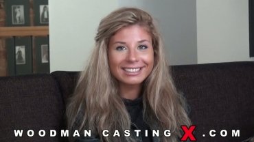 beautiful babe wants to be a porn star