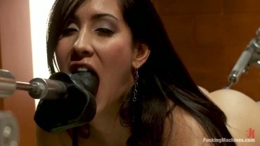 Fuckingmachines  Isis Love  