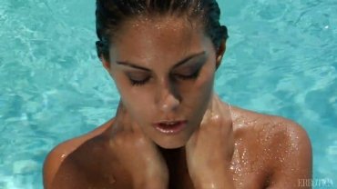 Errotica-archives: Francesca in Bain de soleil